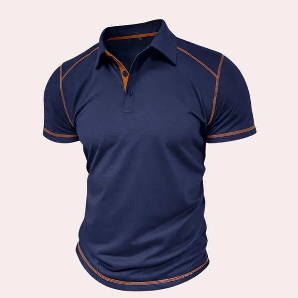 Donkerblauw poloshirt met oranje stiksels, korte mouwen en knoopsluiting. Moderne herenkleding, casual stijl, comfortabele pasvorm.
