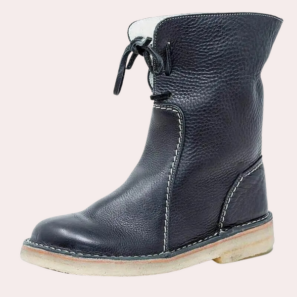 Grijze leren laars met veters, robuust ontwerp, witte stiksels en crèmekleurige zool. Perfect voor casual en outdoor gebruik.