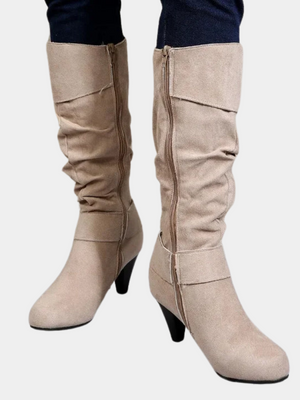Beige suède dameslaarzen met hoge hak en ritssluiting, stijlvolle kniehoge laarzen voor herfstmode, perfect voor casual en chique outfits.