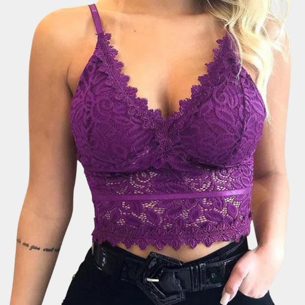 Paarse kanten crop top voor dames, met V-hals en verstelbare bandjes. Perfect voor zomeroutfits en casual mode. Comfortabel en stijlvol design.