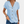 Vrouw draagt lichtblauwe blouse met korte mouwen en knoopsluiting, casual stijl. Perfect voor zomermode, dameskleding, trendy outfit.