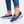 Donkerblauwe dames loafers met verhoogde witte zool, rode accenten en gouden gesp. Modieuze schoenen voor dagelijks gebruik. Comfortabele pasvorm.