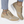 Beige damessneakers met glinsterende details, dikke witte zool en ritssluiting. Modieuze casual schoenen, perfect voor dagelijks gebruik.