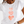 Witte dames T-shirt met drie roze hartjes, casual mode, zomerkleding, trendy design, comfortabele pasvorm, perfect voor dagelijks gebruik.