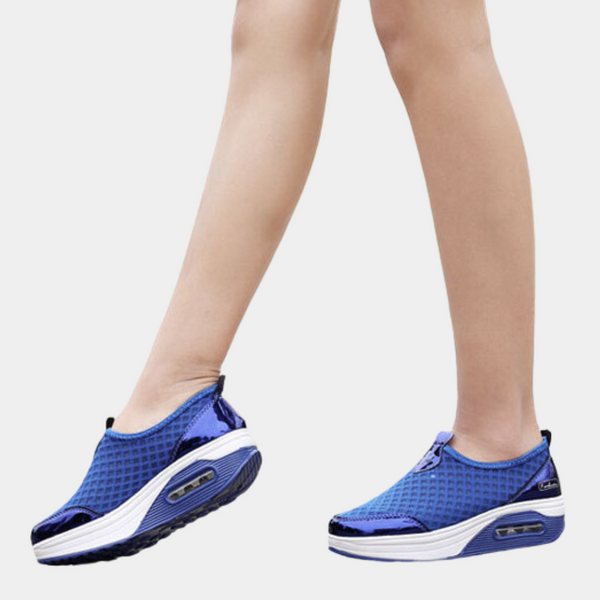 Blauwe dames sneakers met luchtkussen zool, ademend mesh bovenwerk en slip-on design. Comfortabele sportschoenen voor dagelijks gebruik.