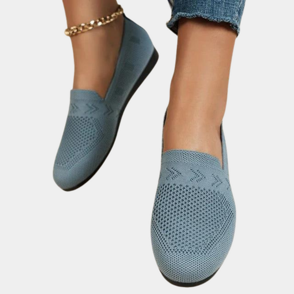 Blauwe dames loafers met geperforeerd patroon, comfortabele pasvorm, casual stijl, perfect voor dagelijks gebruik. Trendy schoenen voor dames.