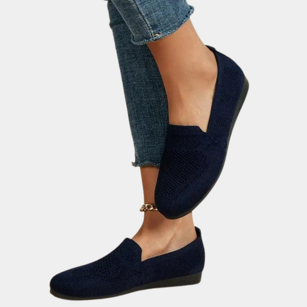 Donkerblauwe dames loafers, gebreid ontwerp, comfortabele pasvorm, casual stijl, perfect voor dagelijks gebruik, gecombineerd met jeans.