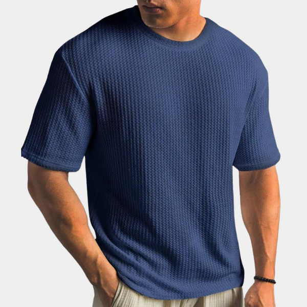 Blauwe heren T-shirt met textuur, korte mouwen en ronde hals. Comfortabele pasvorm, ideaal voor casual en zomerse outfits.