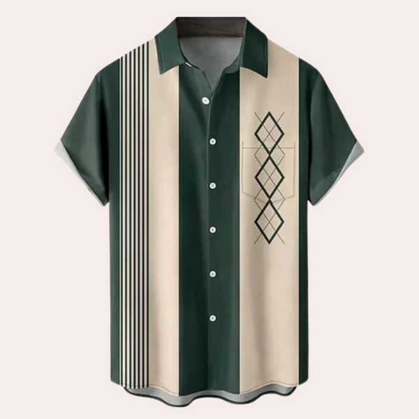 Groen-beige herenoverhemd met korte mouwen, verticale strepen en ruitpatroon. Casual zomerstijl, knoopsluiting, ademende stof.