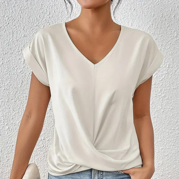 Witte damesblouse met V-hals en korte mouwen, casual stijl. Perfect voor zomermode, gemaakt van lichtgewicht materiaal. Ideaal voor dagelijks gebruik.
