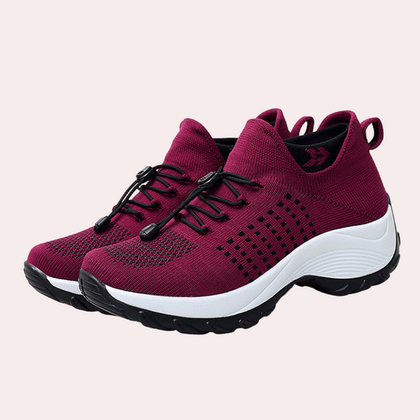 Rode sportschoenen voor dames met ademend mesh, stevige zool en vetersluiting. Perfect voor hardlopen en dagelijks gebruik. Comfortabel en stijlvol.