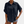 Zwarte damesblouse met korte mouwen, knoopsluiting en borstzakken, gedragen met denim shorts. Perfect voor casual zomeroutfits.