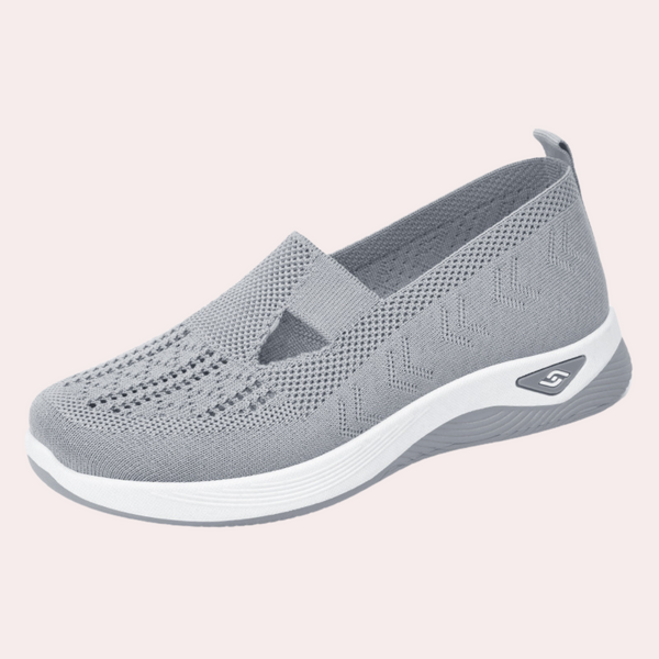 Grijze Carlina damesschoen met ademend gebreid bovenwerk, comfortabele zool en slip-on ontwerp. Ideaal voor dagelijks gebruik en wandelingen.