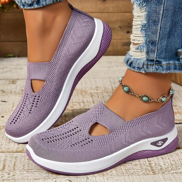Lichtpaarse dames sneaker met ademend mesh, comfortabele zool en modieuze stijl. Perfect voor casual outfits en dagelijks gebruik.