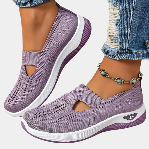 Lichtpaarse dames sneakers met ademend mesh, slip-on design en witte zool. Comfortabele schoenen voor dagelijks gebruik. Perfect voor casual outfits.