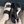 Zwart-witte sandalen met verstelbare bandjes, gedragen op houten vloer. Comfortabele zomerschoenen voor heren, ideaal voor casual en strandgebruik.