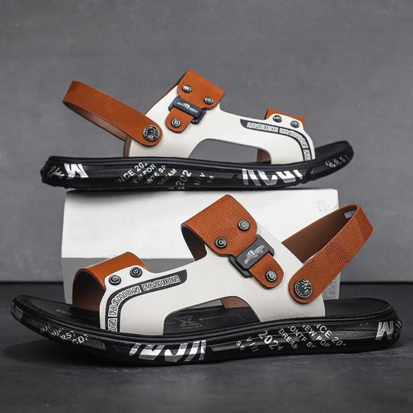 Bruine en witte herensandalen met verstelbare riemen en zwarte zool, ideaal voor zomerse casual outfits. Comfortabele en modieuze sandalen.