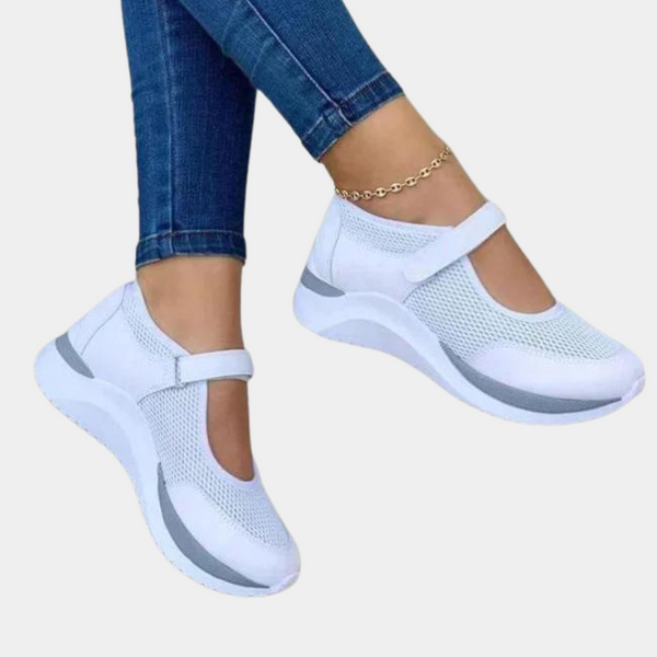Witte dames sneakers met klittenband, ademend mesh, comfortabele zool. Perfect voor casual en sportieve outfits. Trendy en veelzijdig schoeisel.