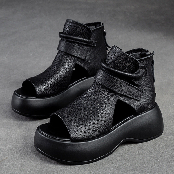 Zwarte leren sandalen met dikke zool en open teen, modern design, geschikt voor dames, ideaal voor casual en zomerse outfits.