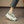 Groene damessneaker met dikke zool, camouflageprint en decoratieve strass, gedragen met jeans. Trendy mode, comfortabele schoenen.