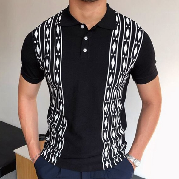 Zwarte polo met witte geometrische patronen, korte mouwen en knoopsluiting. Stijlvolle herenkleding, perfect voor casual en formele gelegenheden.