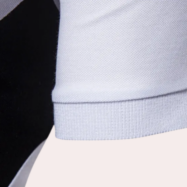 Witte polo met korte mouw, gemaakt van ademend katoen. Ideaal voor casual en zakelijke outfits. Comfortabele pasvorm, stijlvolle uitstraling.