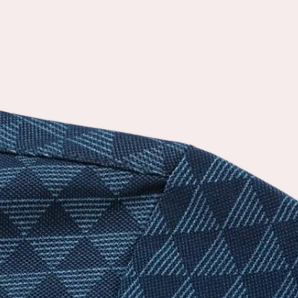 Blauw colbert met geometrisch driehoekpatroon, stijlvolle herenkleding, hoogwaardige stof, modieus ontwerp, geschikt voor zakelijke en formele gelegenheden.