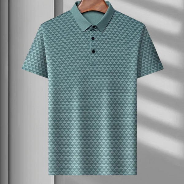 Groene poloshirt met geometrisch driehoekpatroon, korte mouwen en knoopsluiting. Stijlvolle herenkleding, perfect voor casual en zakelijke gelegenheden.