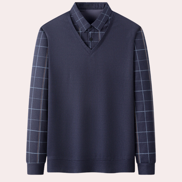 Donkerblauwe trui met V-hals en geruite mouwen, herenmode, stijlvolle casual outfit, trendy kleding, comfortabele pasvorm.