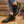 Zwarte leren enkellaarsjes met lage hak, gedragen met blauwe jeans. Stijlvolle damesmode, perfect voor casual en chique outfits.