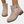 Beige suède enkellaarsjes met gesp en stevige hak, ideaal voor herfstmode. Comfortabele dameslaarzen, trendy en veelzijdig voor dagelijks gebruik.