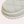 Witte gewatteerde leren slipper met stiksels, comfortabele zool, modieus design, perfect voor casual zomeroutfits, damesmode, trendy schoeisel.