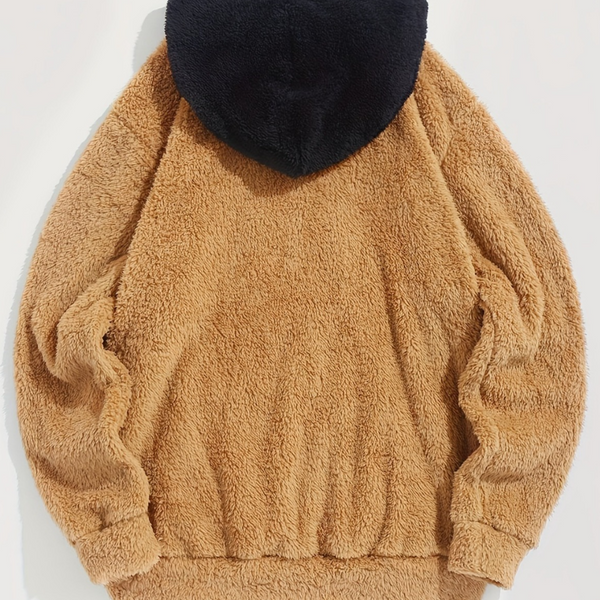 Bruine teddy fleece hoodie met zwarte capuchon, zachte en warme stof, ideaal voor herfst- en wintermode. Comfortabele en trendy kledingstijl.