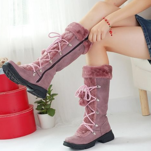 Roze winterlaarzen met bontvoering en veters, comfortabele damesmode, trendy schoeisel voor koude seizoenen, stijlvol en warm.