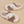 Pluche pantoffels met kattengezicht, bruin en wit, zachte voering, comfortabele dames slippers, perfect voor binnengebruik, schattig kattendesign.