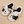 Zwarte en witte kattenpantoffels met schattige oren en geborduurde gezichten, perfect voor warme voeten. Ideaal als cadeau of voor kattenliefhebbers.