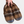 Hand houdt bruine en blauwe bontsloffen vast met gesp, warme voering. Perfect voor winter, comfortabele huispantoffels. Unisex design, trendy en stijlvol.