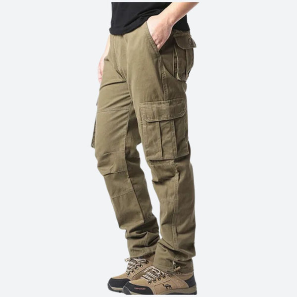 Olijfgroene cargobroek voor heren met meerdere zakken, casual stijl, ideaal voor outdooractiviteiten. Comfortabele pasvorm, duurzame stof.