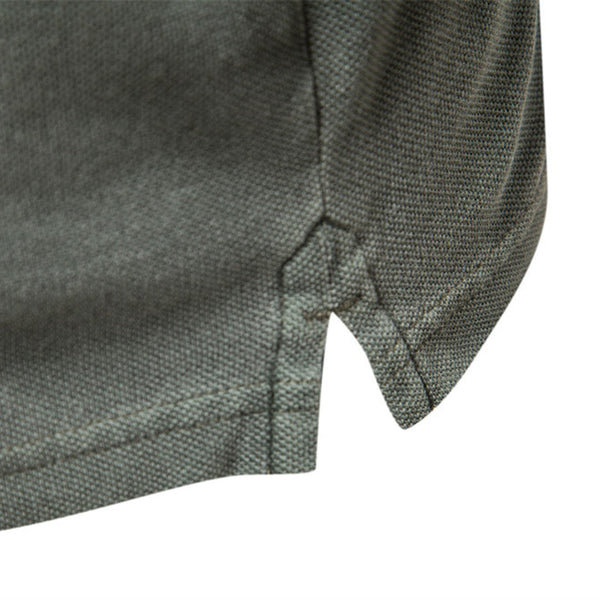 Groene katoenen T-shirt zoom detail, hoogwaardige stof, close-up naad, casual kleding, duurzaam materiaal, mode textiel.