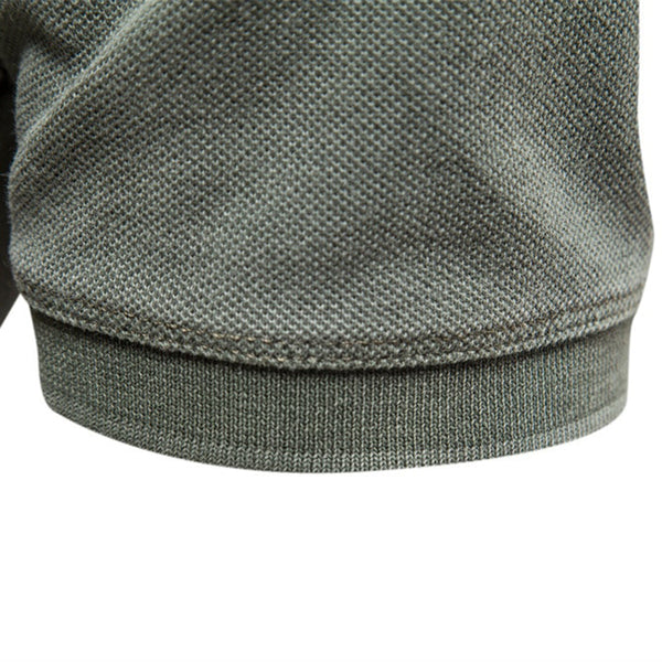 Groene katoenen trui zoom detail, textuur close-up. Hoogwaardige stof, casual kleding, comfortabele pasvorm, duurzaam materiaal.