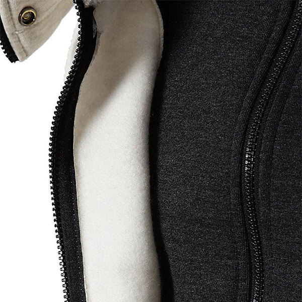 Donkergrijze fleece jas met ritssluiting, witte voering zichtbaar. Warme winterkleding, comfortabele stof, modieuze herenkleding.