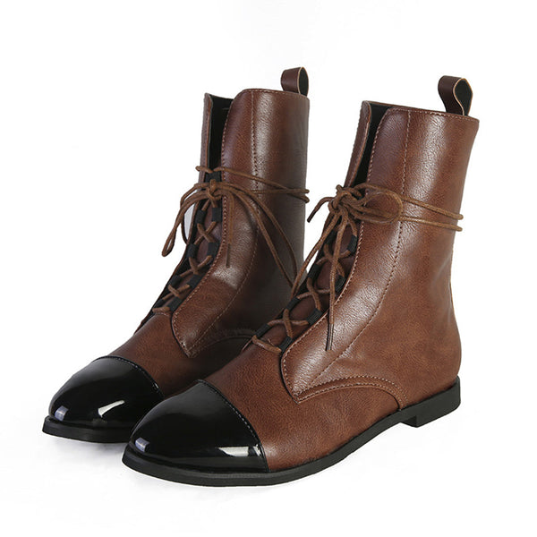 Bruine leren veterlaarzen met zwarte glanzende neuzen, stijlvolle damesmode, comfortabele en duurzame schoenen voor dagelijks gebruik.