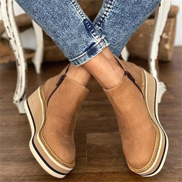 Dames enkellaarzen met sleehak, bruin leer, ritssluiting, casual stijl, comfortabele pasvorm, perfect voor dagelijks gebruik, modieuze schoenen.