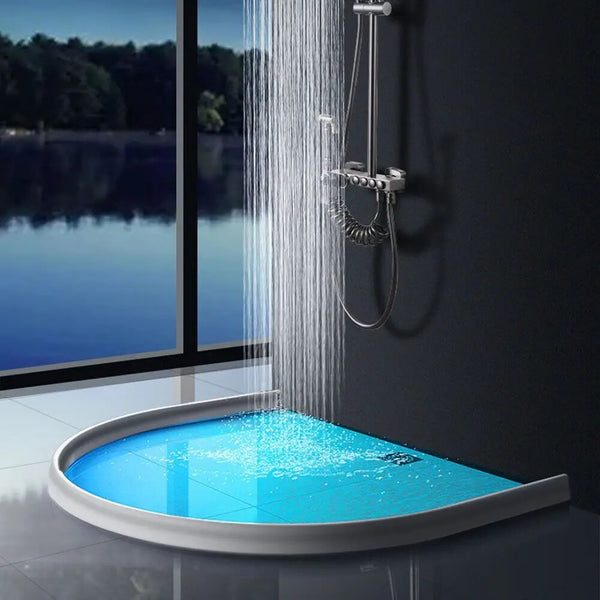 Siliconen waterkering douche, scheiding nat en droog, waterstopper, deurafdichtstrip, badkamer, waterdichte barrière, modern design.