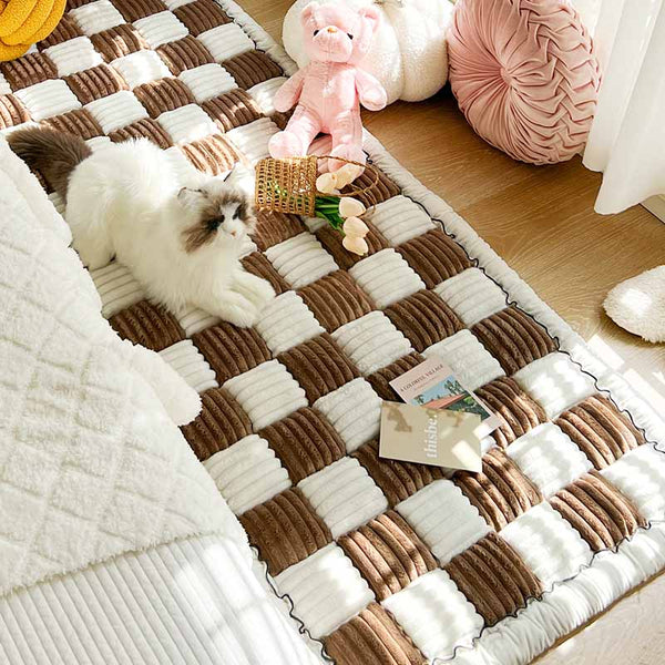 Wit-bruine geruite katoenen bankhoes met kat, roze knuffelbeer en tulpen, ideaal voor woonkamerdecoratie en bescherming van meubels.