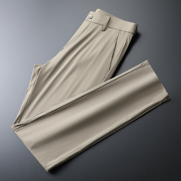 Beige heren zomerbroek, slank en casual, gemaakt van ijszijde. Ideaal voor warme dagen. Beschikbaar in meerdere kleuren.