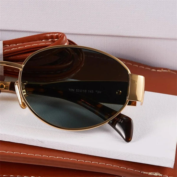 Ovale zonnebril met goud metalen frame, unisex design, UV400 bescherming, esthetisch merk, ideaal voor zomer, modieuze accessoire voor vrouwen.