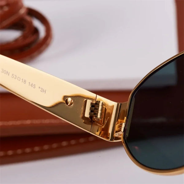 Gouden metalen zonnebril met ovale glazen, unisex design, UV400 bescherming, esthetisch merk, ideaal voor zomer, modieuze accessoire.