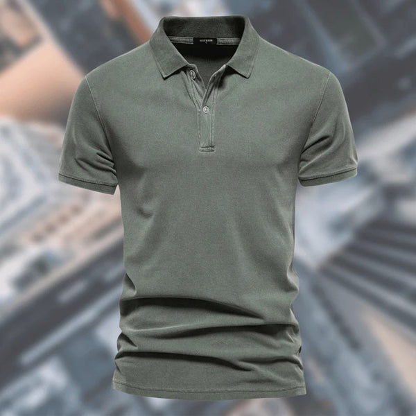 Groene polo heren T-shirt, casual en stijlvol, gemaakt van katoen. Perfect voor dagelijks gebruik en zomerse outfits. Comfortabele pasvorm.