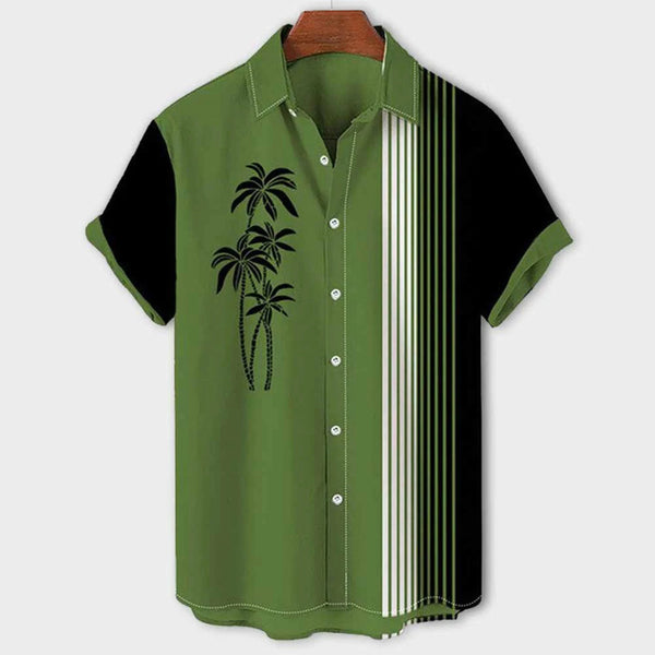 Groen herenoverhemd met korte mouwen, palmboomprint en verticale strepen. Casual zomermode, trendy en stijlvol design.